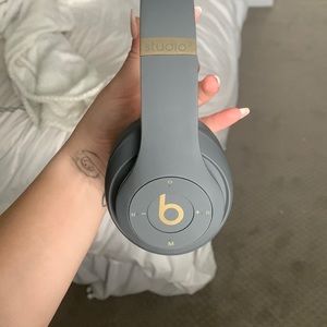Beats Studio3 Over-Ear Noise Canceling Bluetooth Wireless Headphones Copy